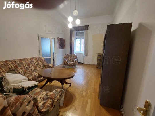 Eladó kaposvári belvárosi polgári tégla lakás