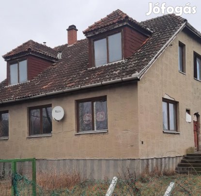 Eladó karácsondi családiház