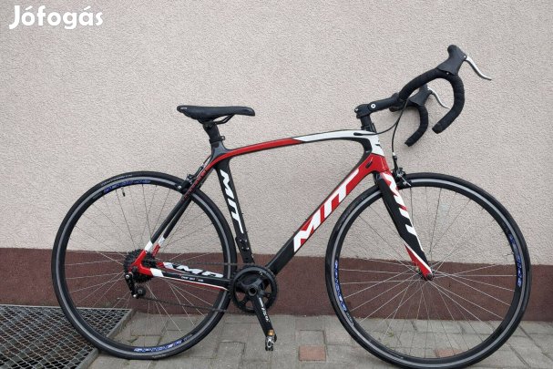 Eladó karbon vázas országúti kerékpár