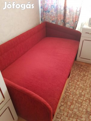 Eladó kárpitozott kanapé