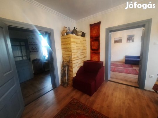 Eladó kazári családiház