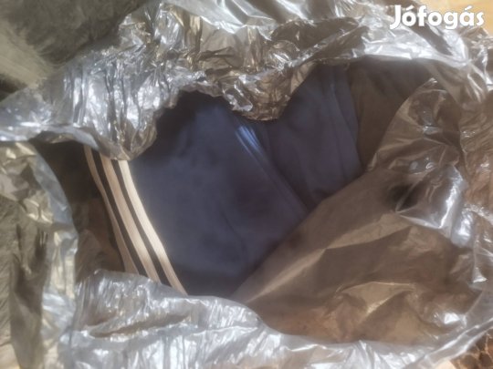 Eladó kb 200kg vegyes ruha