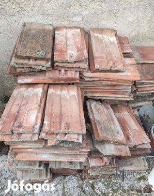 Eladó kb 700 db cserép