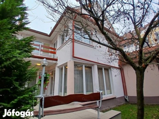 Eladó kecskemét szívében 268 m2 Családi Ház.