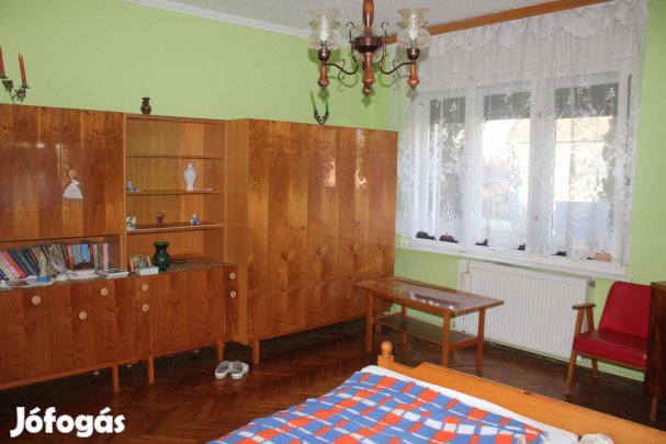 Eladó kemenesszentpéteri családi ház