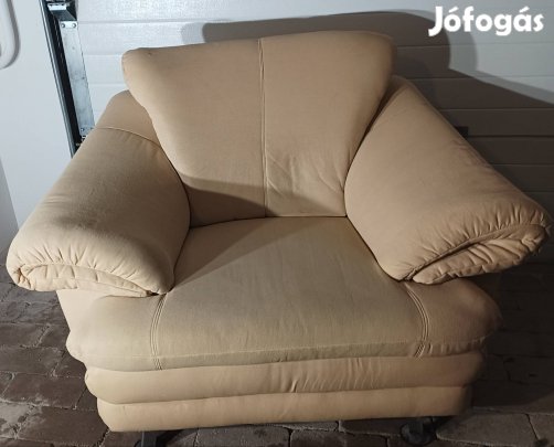 Eladó kényelmes fotel 
