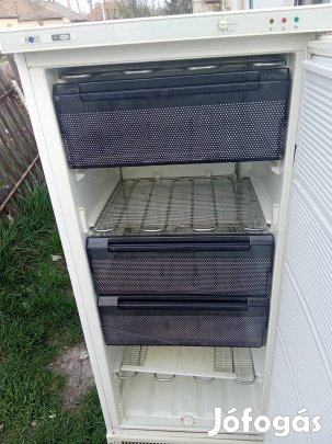 Eladó képen látható Hűtő