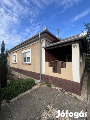 Eladó kertes ház