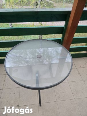 Eladó kerti asztal