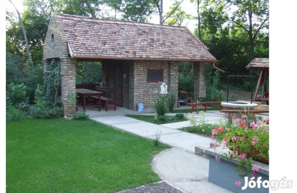 Eladó kerti asztal+lócák