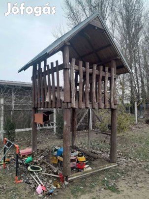 Eladó kerti fa játszó ház