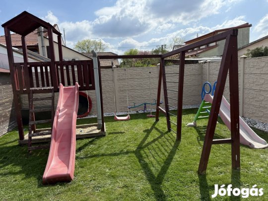 Eladó kerti játszóház csúszdával