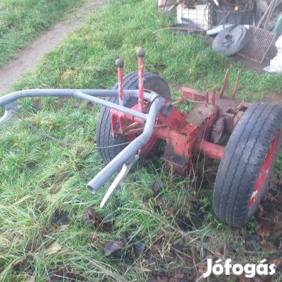 Eladó kerti traktor motor nélkül