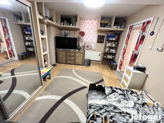 Eladó kertkapcsolatos lakás Hódmezővásárhely belvárosában!