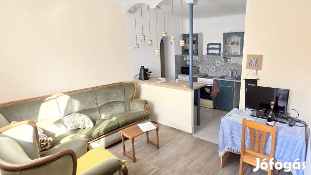 Eladó kertkapcsolatos lakás Szegeden