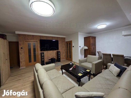 Eladó két erkélyes, felújított lakás Mosonmagyaróvár belvárosában!