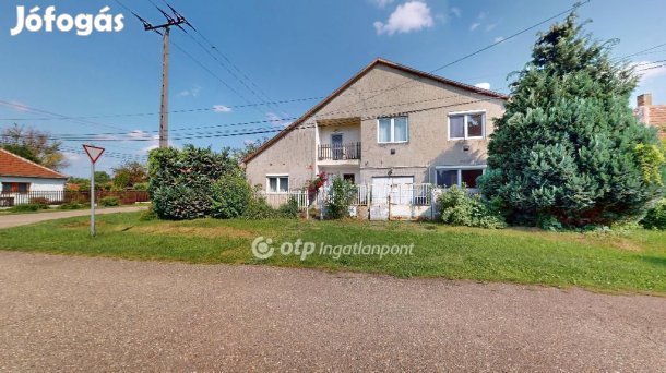 Eladó két ház egy telken Nyékládházán!