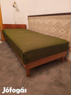 Eladó két zöld heverő