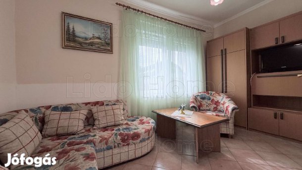 Eladó kétépületes CSALÁDI HÁZ Balatonfenyvesen.