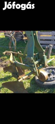 Eladó kétfejes eke 