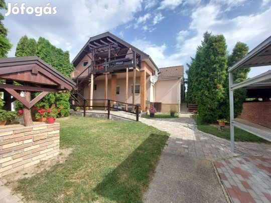 Eladó kétgenerációs családi ház Nagysápon