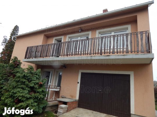 Eladó kétgenerációs családi ház Veszprémfajszon, a Balatontól 10 km-re