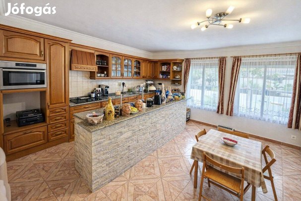 Eladó kétszintes családi ház Kozármislenyben