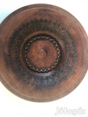 Eladó kettő darab kerámiai fali dísztál