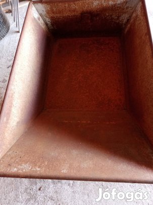 Eladó kézi Etető kocsi vagy cserélhető. 