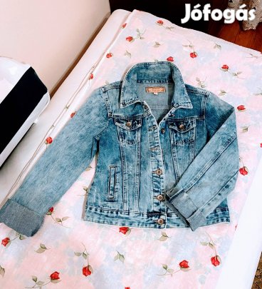 Eladó kihasználatlanság miatt, új állapotban női farmer kiskabát.