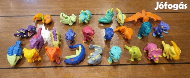 Eladó kinder Joy Jurassic World figura szett