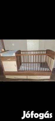 Eladó kis ágy komóddal és matraccal 