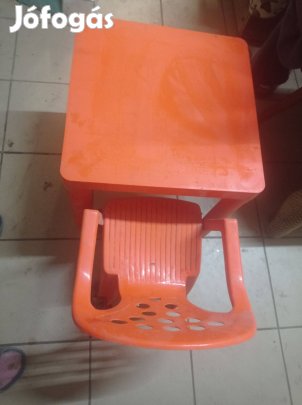 Eladó kis gyerek asztal szék