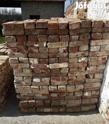Eladó kis méretű bontott tégla
