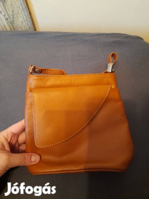 Eladó kis méretű bőrtáska