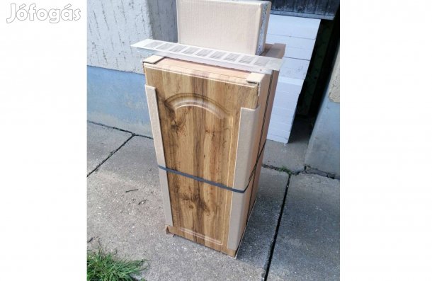 Eladó kis szekrény hibátlan állapotban