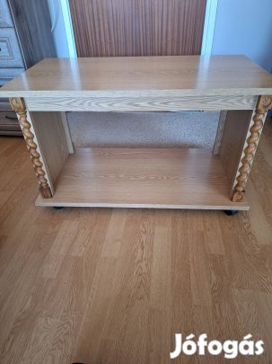 Eladó kisasztal