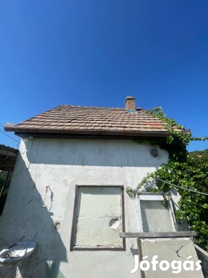 Eladó kisház Pécsen a Zsebedombon