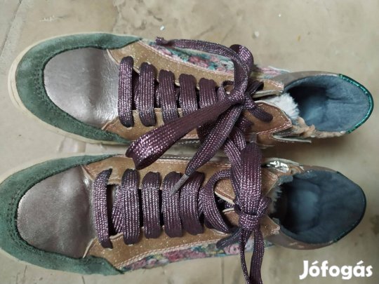 Eladó kislány cipő
