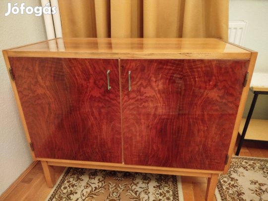Eladó kisszekrény