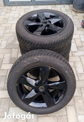 Eladó kitűnő állapotú gyári Nissan Leaf R16 alufelnik téli gumival