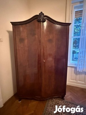 Eladó kiváló állapotú szekrény