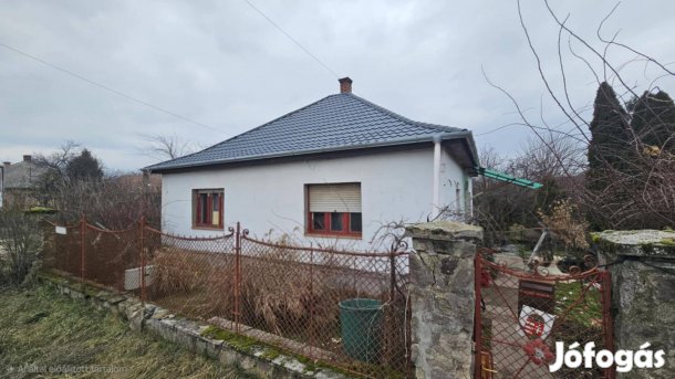 Eladó kívülről felújított családi ház Nagykátán!