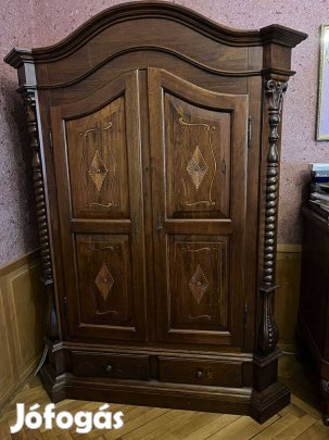 Eladó klasszikus/antik stílusú tömörfa hálószoba bútorok