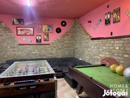 Eladó kocsma Deszken!