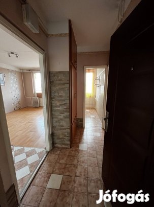 Eladó kőerkélyes lakás