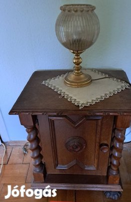 Eladó koloniál éjjeli szekrény