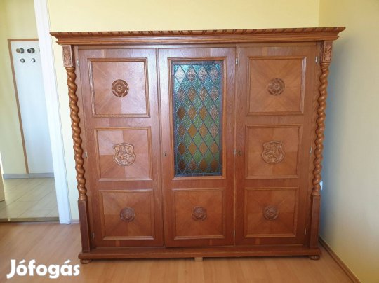 Eladó koloniál ruhásszekrény