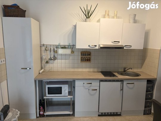 Eladó komplett konyhabútor