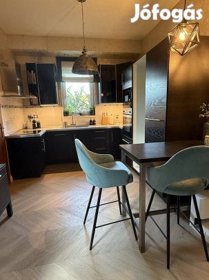 Eladó komplett konyhabútor + tálaló komód